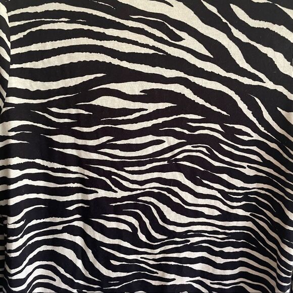 JONES NEW YORK Zebra Print Blouse Top Embellished Turquoise Stones Black Tan MP - Picture 6 of 7